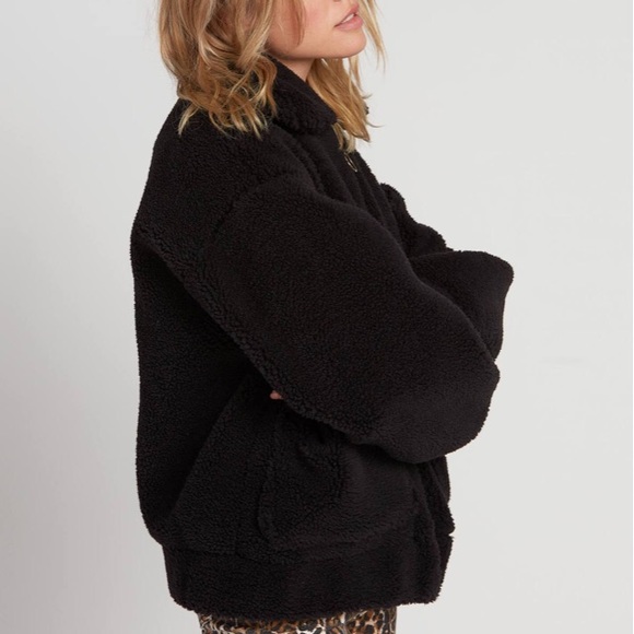 VOLCOM FUR COAT - Picture 4 of 9